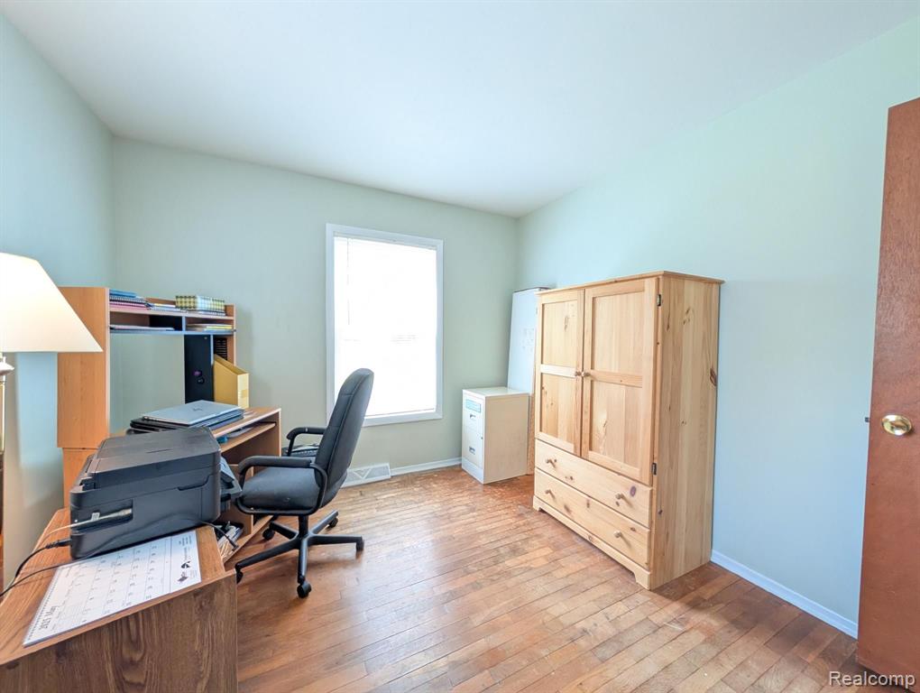 5097 Berneda Drive, Flint, MI 48506 — Photo 12