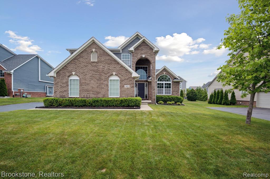 7422 S Village Drive, Clarkston, MI — Photo 2