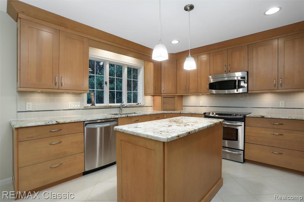 830 JONATHAN Lane, Bloomfield Hills, MI 48302 — Photo 2