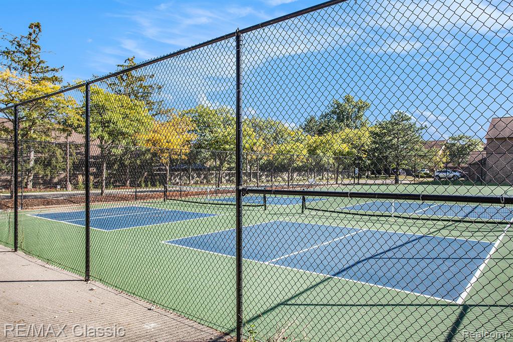 6619 Ridgefield Circle, 205, West Bloomfield, MI — Photo 19