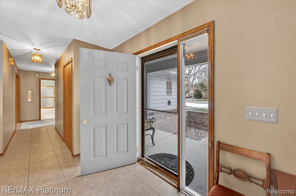 10696 Parker Court, South Lyon, MI 48178 — Photo 3