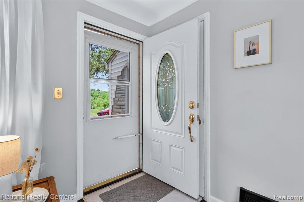 2465 Fairbury, Wixom, MI 48393 — Photo 6