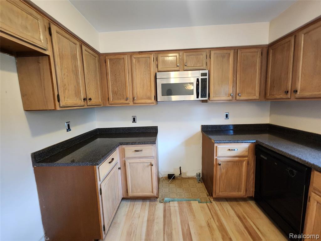 19400 W 11 Mile Road, Lathrup Village, MI 48076 — Photo 23