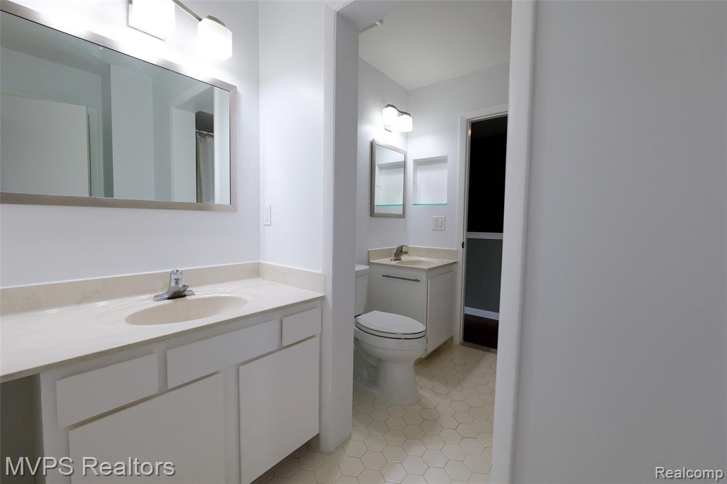 804 S Oak Brook Ridge Drive, 149, Rochester Hills, MI 48307 — Photo 29