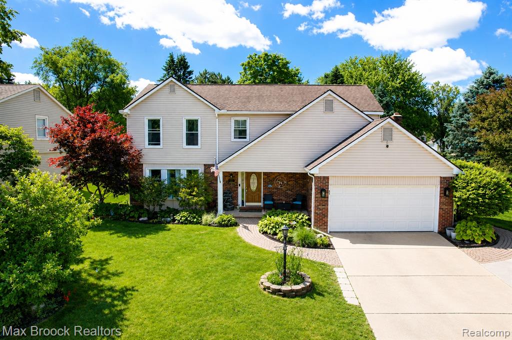 8952 Cynthia Court, Commerce Twp, MI 48382 — Photo 2