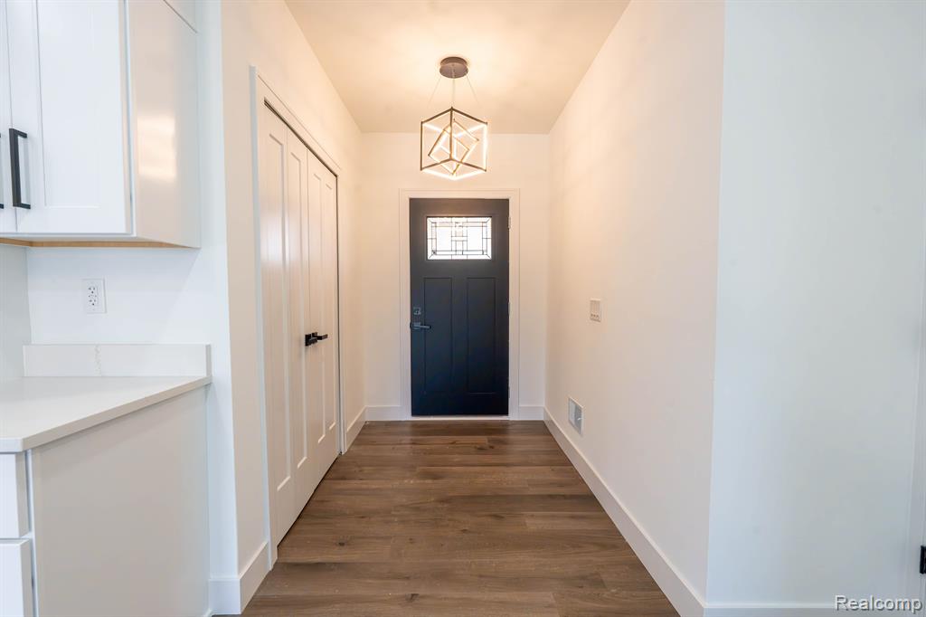 822 DAHLIA Lane, Rochester Hills, MI 48307 — Photo 4