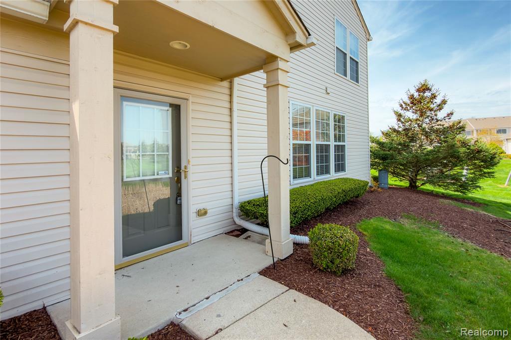 26624 Kirkway Circle, Woodhaven, MI 48183 — Photo 4