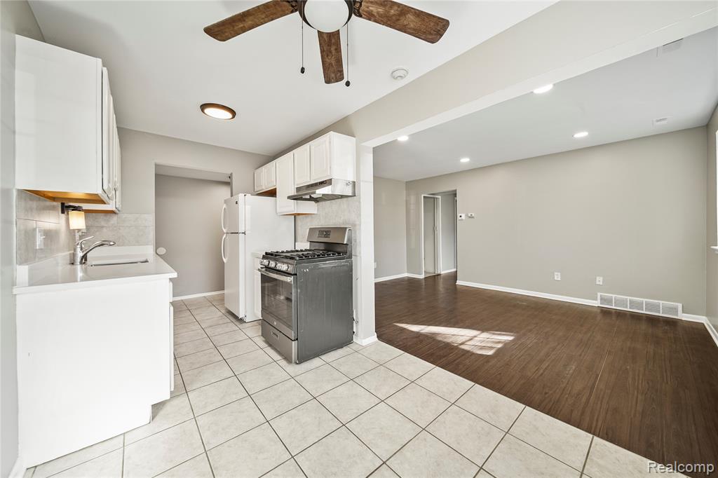 45200 Keding Street, Utica, MI 48317 — Photo 5