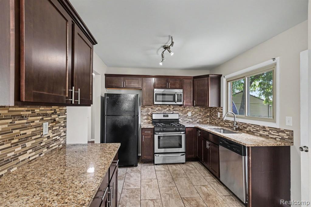 22282 E Schafer Street, Clinton Twp, MI 48035 — Photo 6