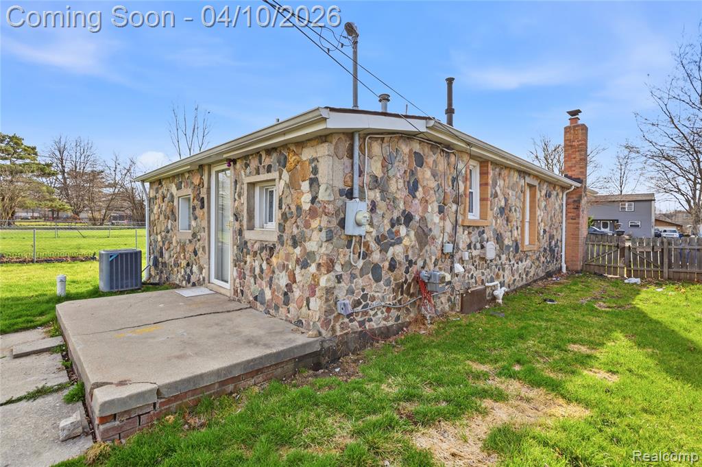 33524 Duncan, Fraser, MI 48026 — Photo 21
