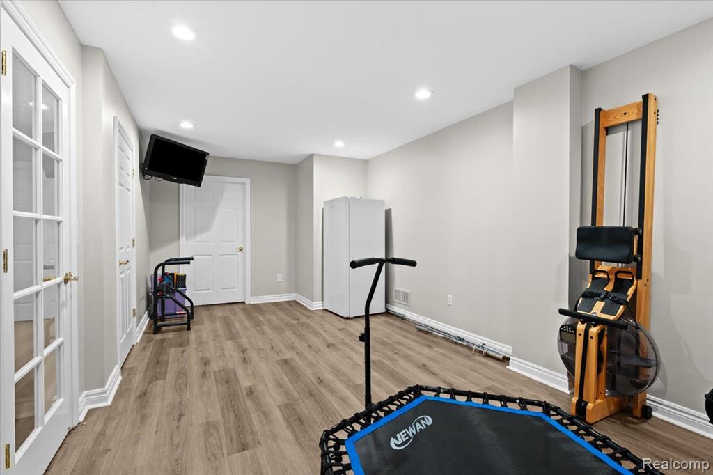 10817 Cliffview Drive, South Lyon, MI 48178 — Photo 30