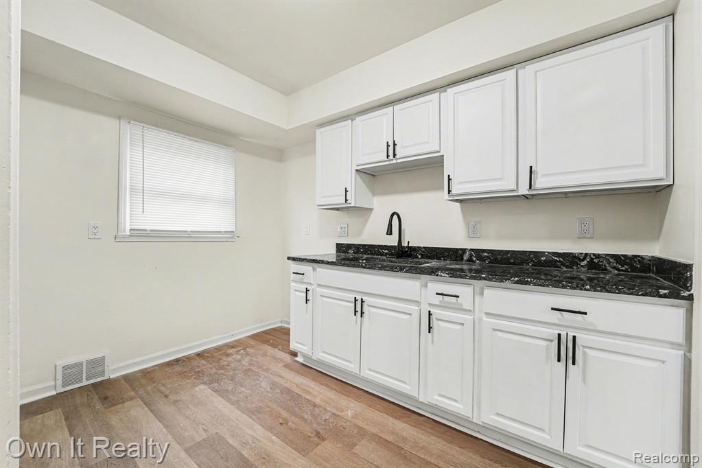 8435 Warwick Street, Detroit, MI 48228 — Photo 8