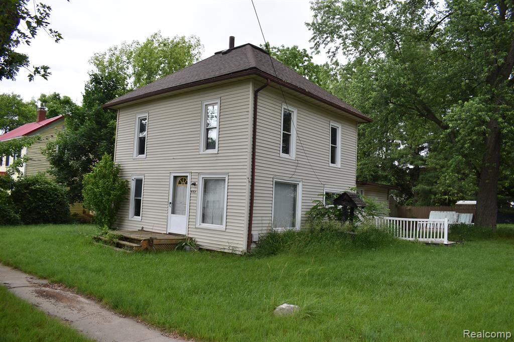 402 N SHIAWASSEE Street, Bancroft, MI 48414 — front exterior