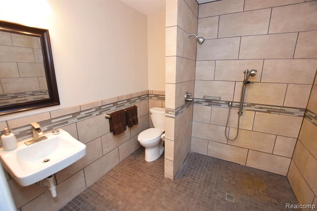 1042 E HOLLYWOOD Boulevard, Clio, MI 48420 — Photo 10