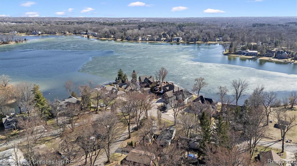 9280 Tanbay Street, Commerce Twp, MI 48382 — Photo 34