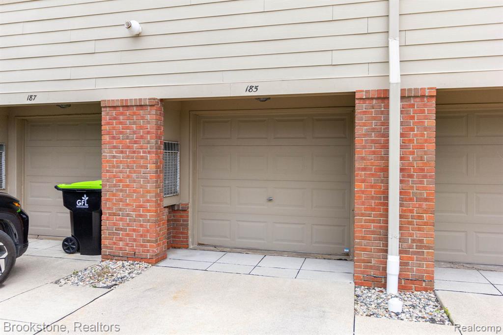185 Amys Walk, Auburn Hills, MI 48326 — Photo 34
