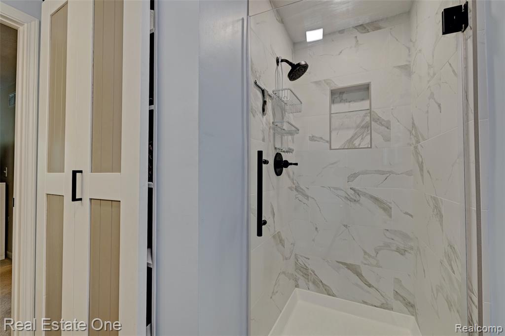 6360 Woodcrest Ridge, Clarkston, MI — Photo 40