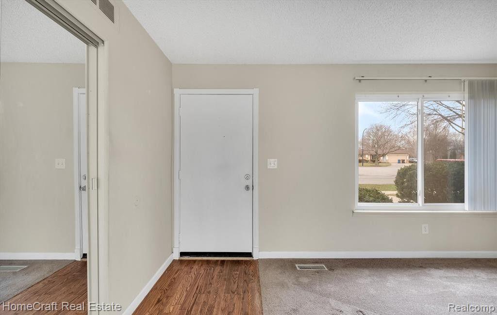 9224 PANAMA Avenue, Ypsilanti, MI 48198 — Photo 4