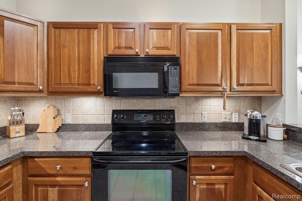 2694 S Knightsbridge Circle, Ann Arbor, MI 48105 — Photo 6