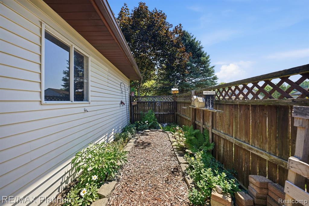 127 S East Street, Fowlerville, MI 48836 — Photo 25