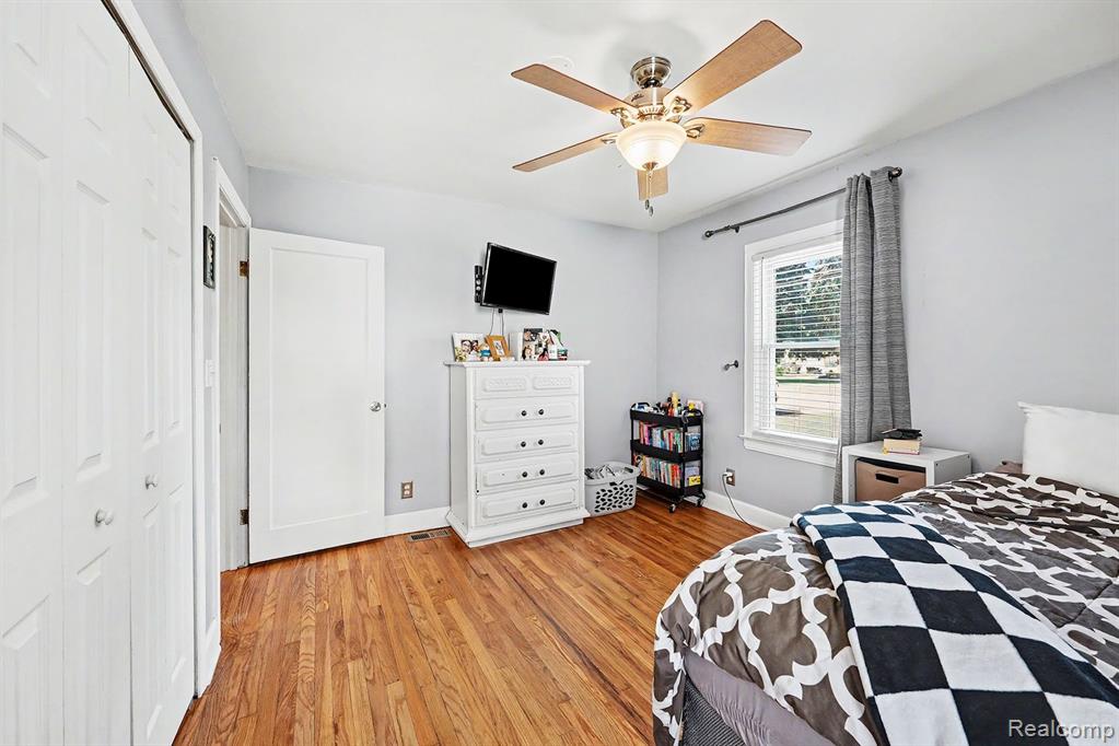 8215 Clinton River Road, Sterling Heights, MI 48314 — Photo 17