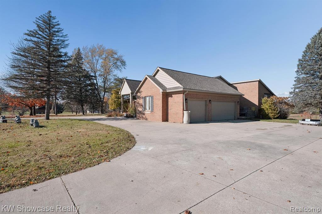 1112 W Cook Road, Grand Blanc, MI 48439 — Photo 3