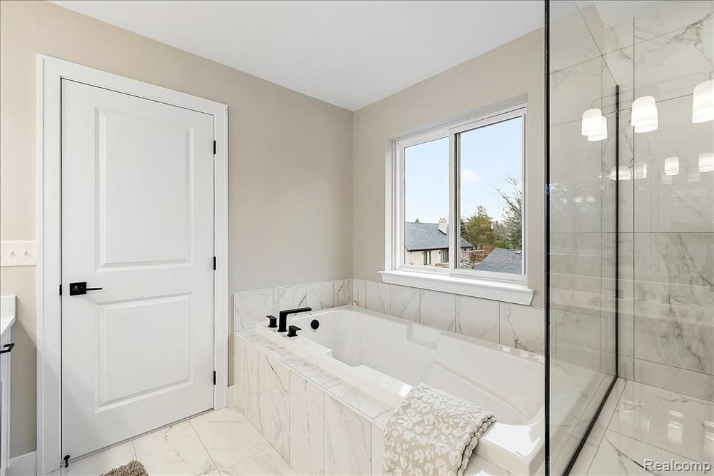 50896 MISTWOOD Drive, Macomb, MI 48042 — Photo 68