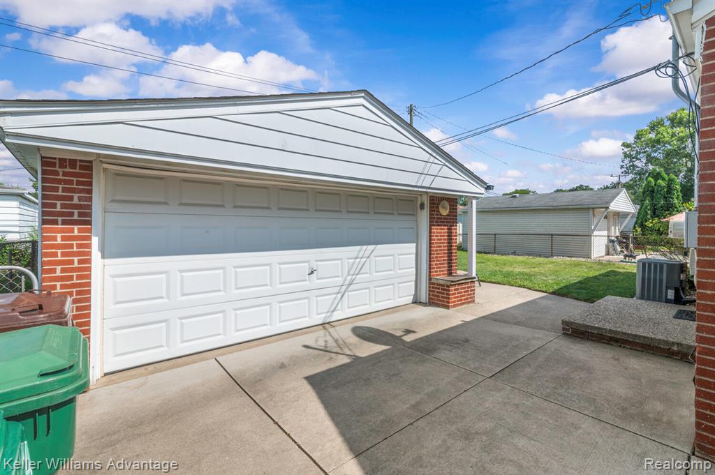 6514 Sharon Street, Garden City, MI — Photo 35