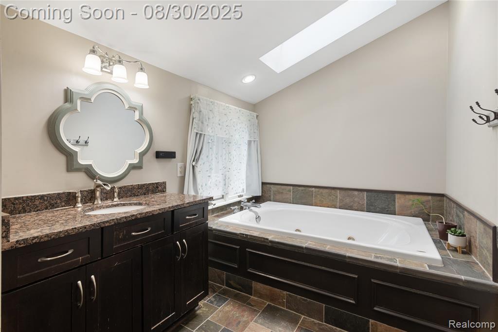 6600 Westphalia, West Bloomfield, MI 48324 — Photo 21