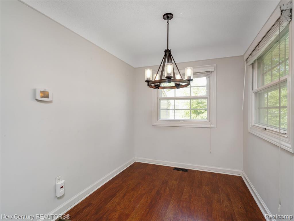 5933 Dwight Avenue, Waterford, MI 48327 — Photo 5
