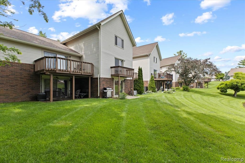 9099 Bavarian Way, Clarkston, MI 48348 — Photo 35