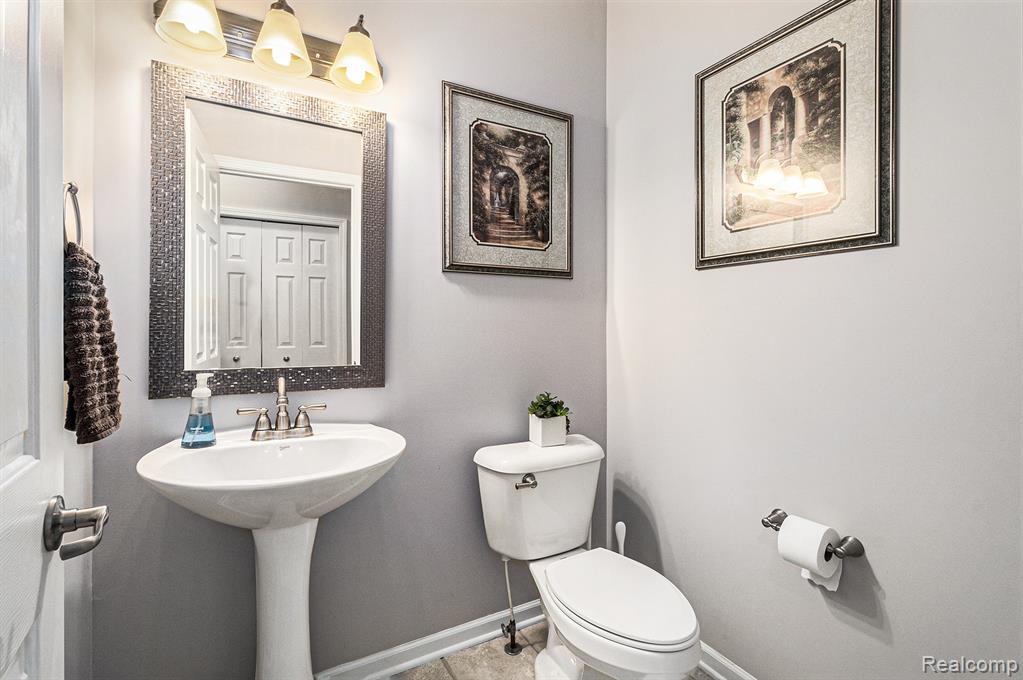 6439 Cohoctah Road, Fenton, MI 48430 — Photo 14