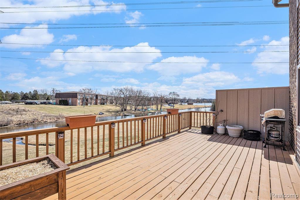 6876 NORTHCREST Way E, Clarkston, MI — Photo 21