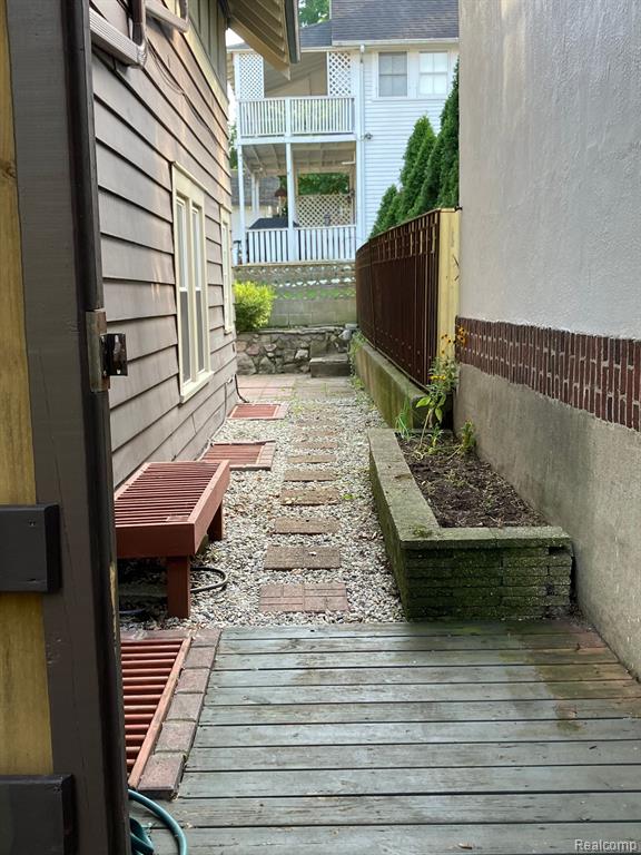 614 LAKE Drive SE, Grand Rapids, MI 49503 — Photo 35