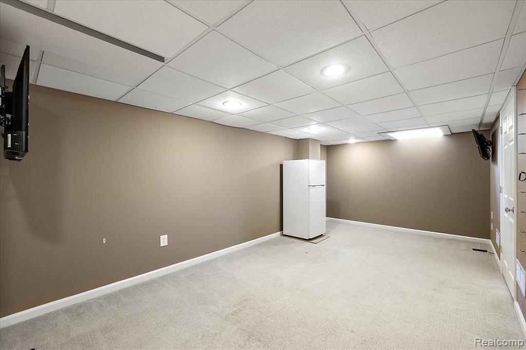 6591 Tree Knoll Drive, Troy, MI 48098 — Photo 45