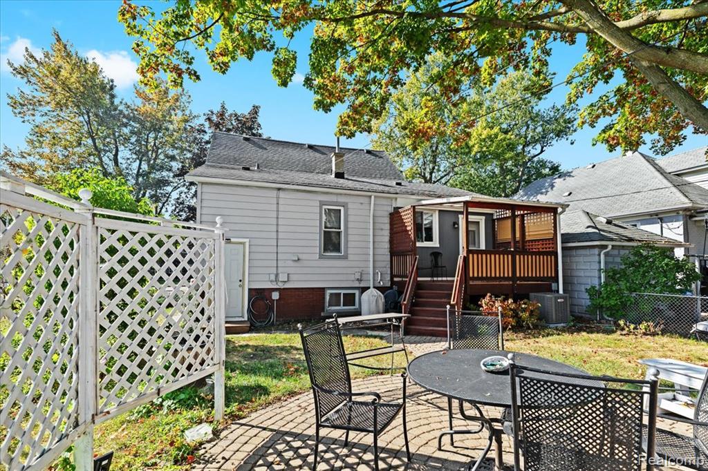 416 Plum Street, Wyandotte, MI 48192 — Photo 31