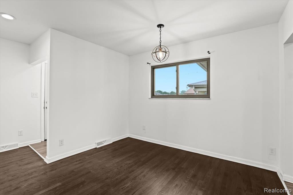 48306 Jefferson Avenue, Chesterfield, MI 48047 — Photo 10