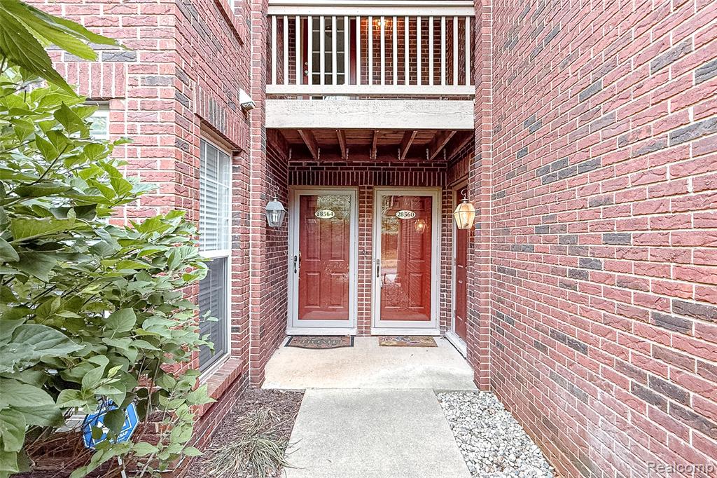 28560 Carlton Way Drive, Novi, MI — Photo 2