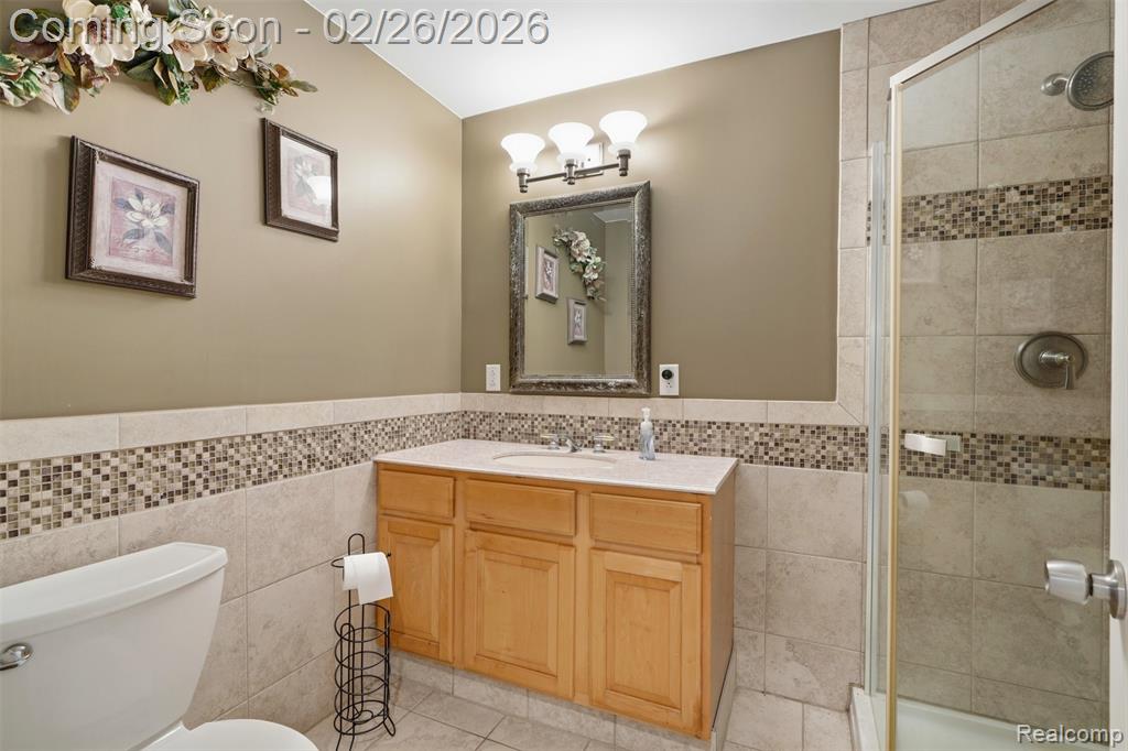 65690 North Avenue, Ray, MI, 00000