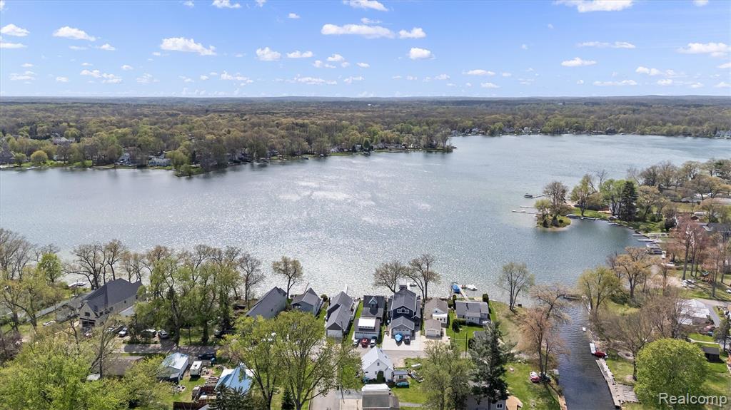 8294 Lagoon Street, Commerce Twp, MI 48382 — Photo 17