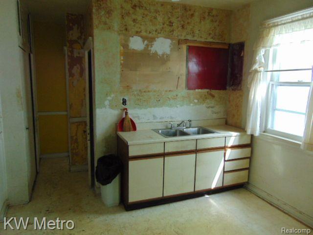 4791 SAINT CLAIR Street, Detroit, MI 48214 — Photo 3