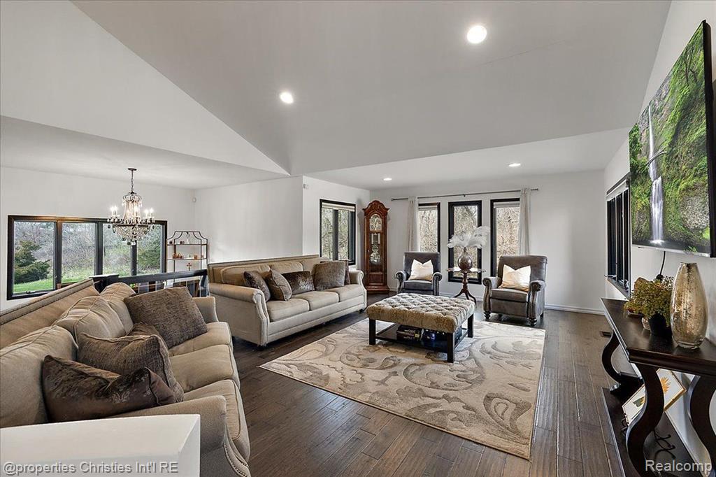 1194 EAGLE NEST CT, Milford, MI 48381 — Photo 4