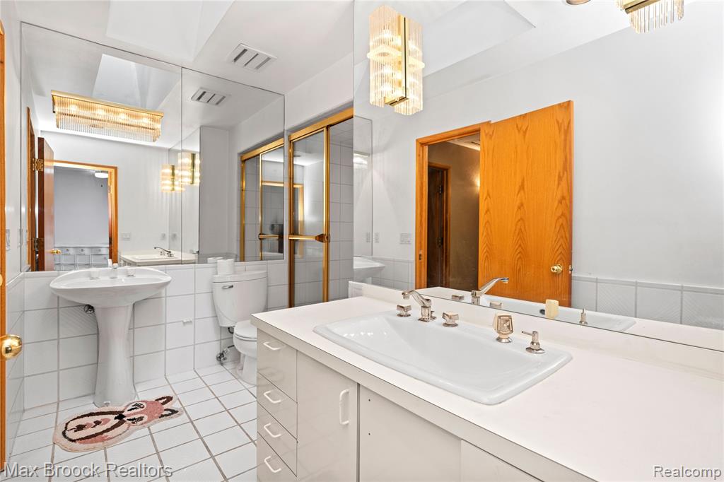 6067 Charles Drive, West Bloomfield, MI — Photo 39