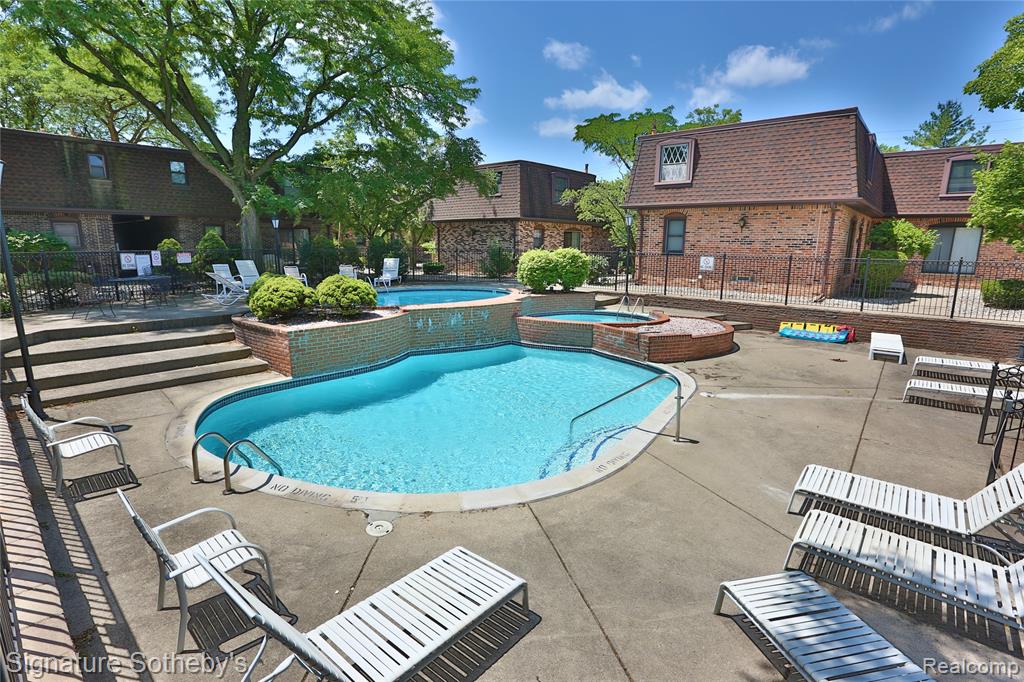 5025 Crooks Road, 42, Royal Oak, MI 48073 — Photo 19