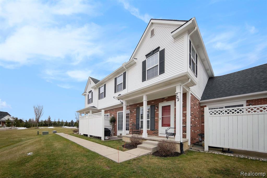702 RIVERSEDGE Drive, 26, Saline, MI 48176 — Photo 2