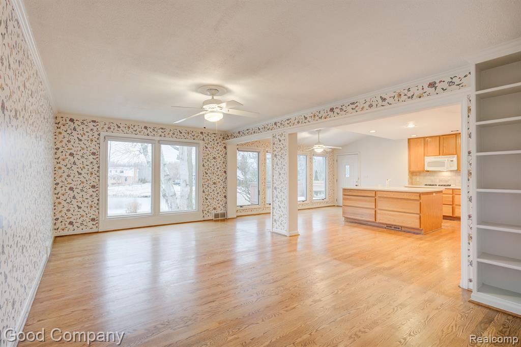 702 PARKMAN Drive, Bloomfield Hills, MI 48304 — Photo 2