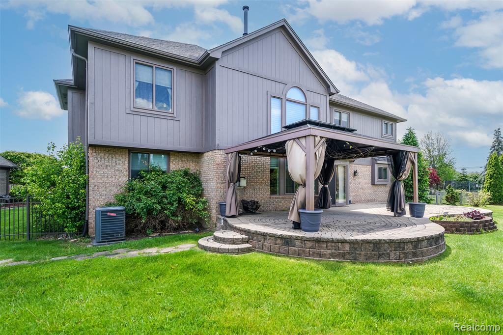 42105 Dorchester Court, Clinton Twp, MI 48038 — Photo 37