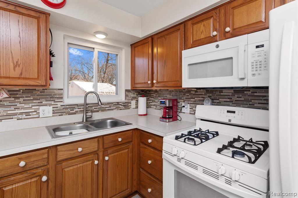 76 W BRAMAN Avenue, Milan, MI 48160 — Photo 8