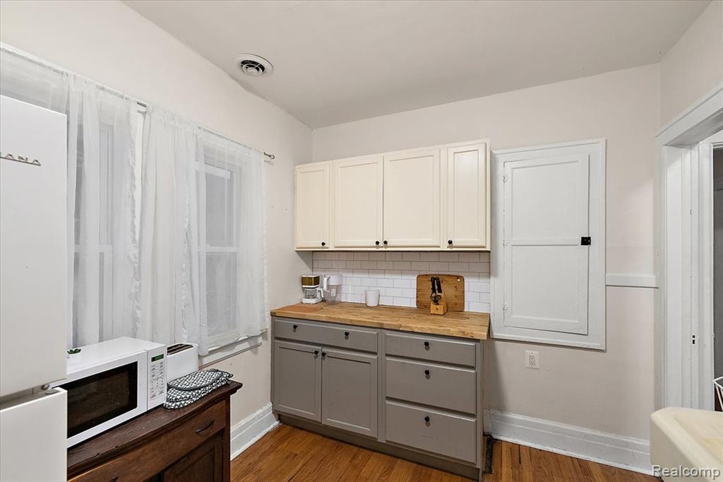 2256 W Philadelphia Street, Detroit, MI 48206 — Photo 22