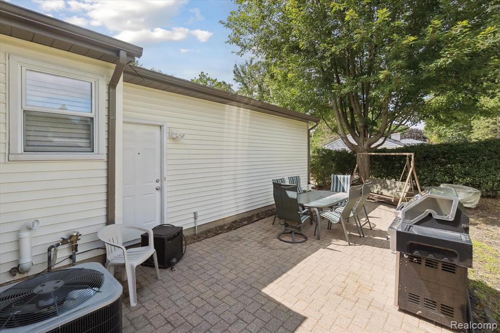 6233 Golfview Drive, Burton, MI 48509 — Photo 42